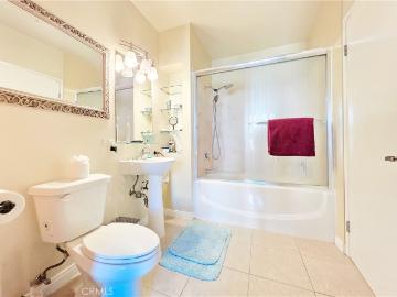 388 E Ocean 907