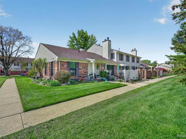 38969 Golfview Drive