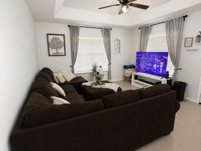 3893 Cross Creek Dr