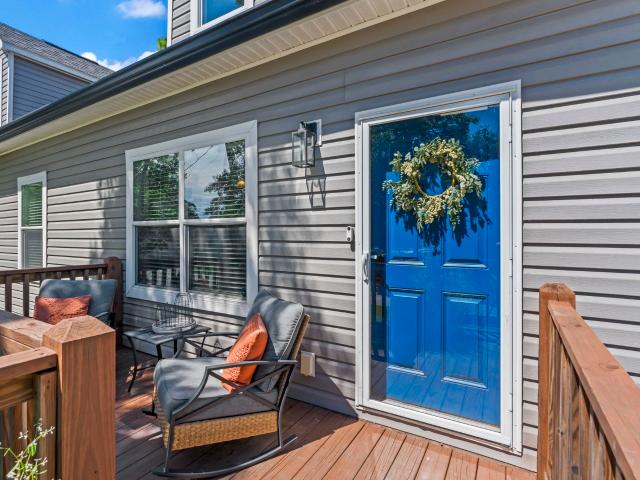 389 2nd Ave. S