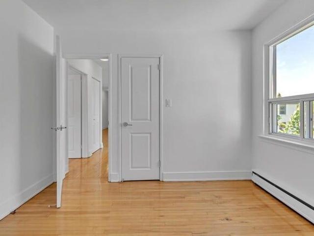 389 Yonge Street, Kingston, Ontario, K7M 1G2