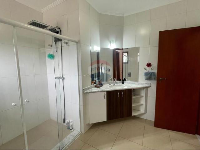 389 Área Útil Casa de Condomínio Alugar, 4 Dormitórios localizado em Rua Carlos Penteado Stevenson, 1059, Jardim Recanto, Valinhos, São Paulo, 13271 510 | Brasil