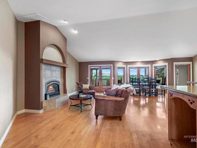 389 Greenbrier Dr