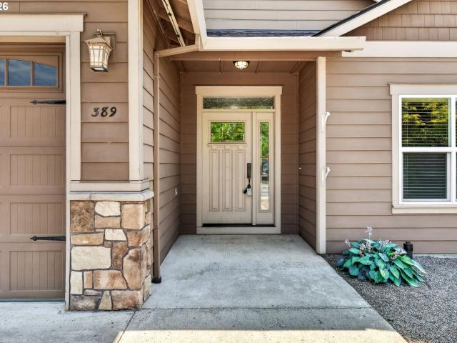 389 se regan hill loop