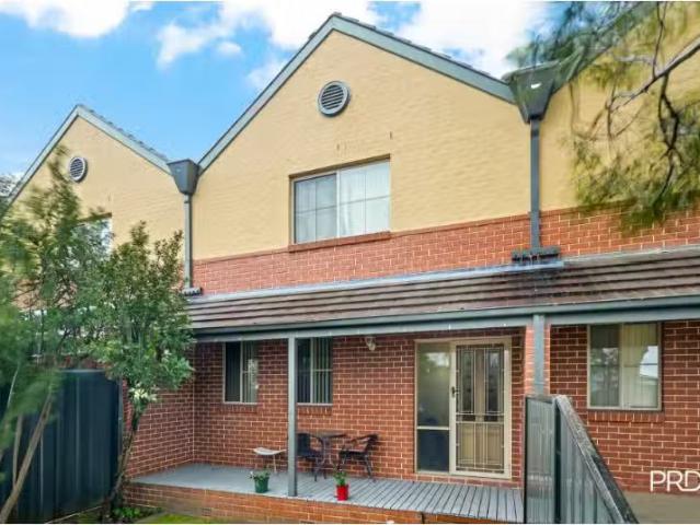 3/8 9 Ferguson Road, Springwood Townhouse for rent Listed by.