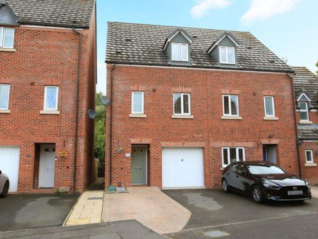 38 The Grove, Shifnal. TF11 9EH 3 bed semi detached house to rent £1,350 pcm £312 pw