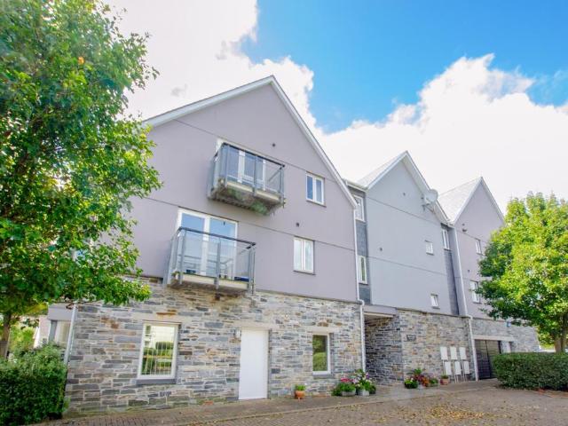 38 Town Quay Harbour Road, Wadebridge 2 bed flat to rent £935 pcm £216 pw