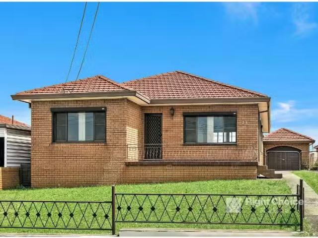 38 Weringa Avenue, Lake Heights House for rent Listed by Righ.