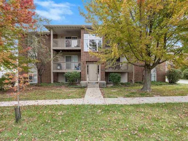 38 Westside Dr, Iowa City, IA 52246
