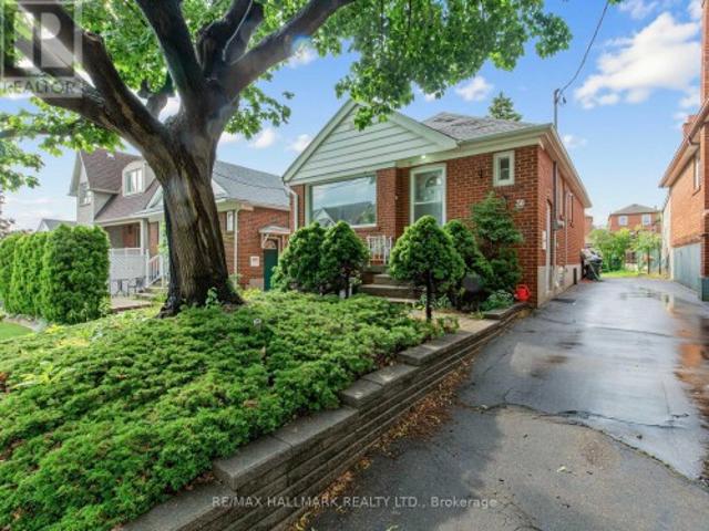 38 Ypres Road, Toronto, ON, M6M 1N9 house for lease | Listing ID W13755 | Royal LePage