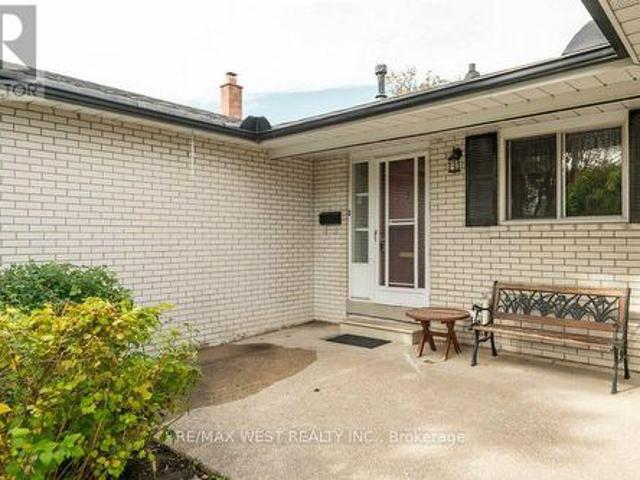 38 Albacore Crescent, Toronto, ON, M1H 2L3 house for sale | Listing ID E13858 | Royal LePage