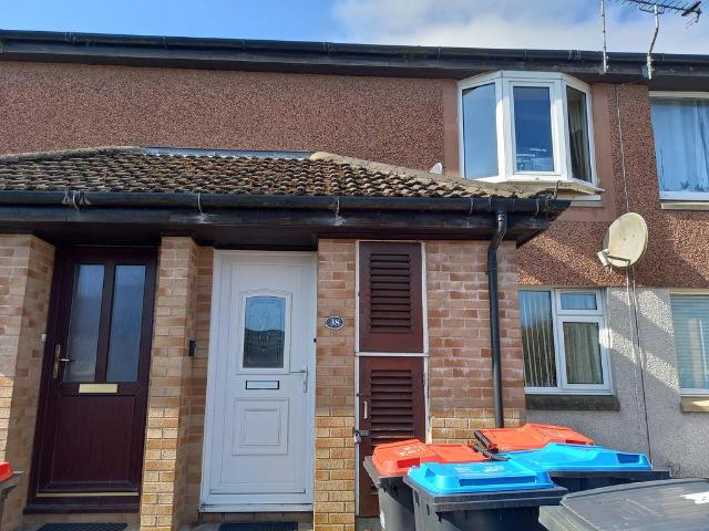 38 Aspen Crescent, Dumfries, Dumfries. 1 bed flat to rent £525 pcm £121 pw