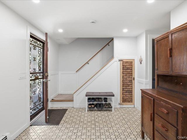 38 Appel Drive E