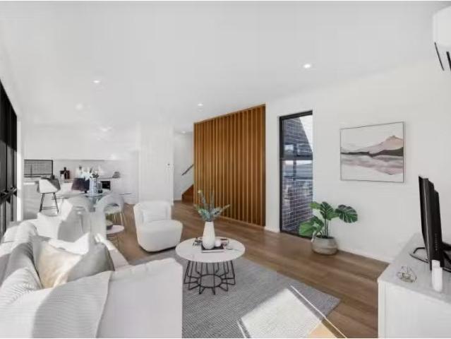 3/8 Aurora Close, MAWSON Townhouse for rent Listed by Zoe Ste.