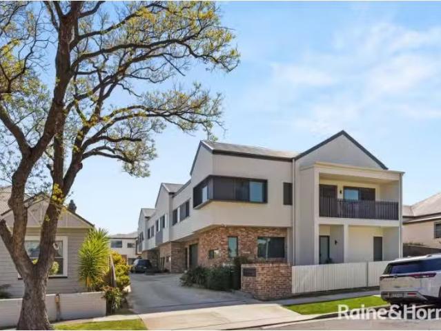 3/8 Carrington Street, MAYFIELD Townhouse for rent Listed by.