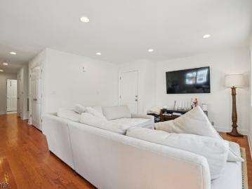 38 Centre St