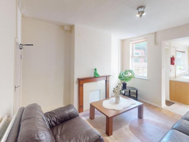 38 Cromwell Street, Nottingham, NG7 4GL 4 bed house share to rent £1,993 pcm £460 pw