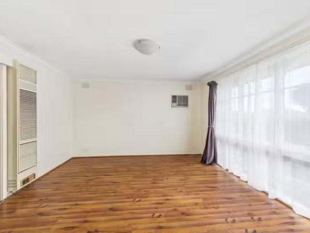 3/8 Florence Road, Surrey Hills VIC 3127 Unit For Lease