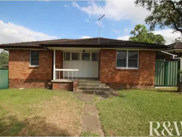 38 Hatherton Road, LETHBRIDGE PARK House for rent Listed by R.
