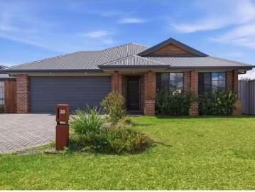 38 Heddon St, Heddon Greta House for rent Listed by Love Rent.