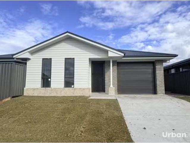 38 Hewitt Road, Lochinvar Townhouse for rent Listed by Bronly.