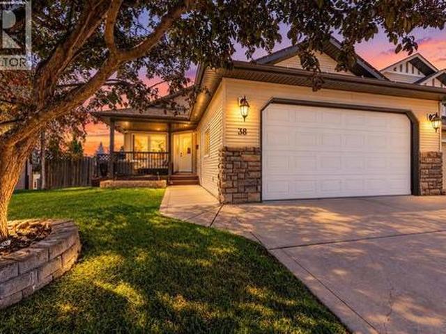 38 Ivany Close, Red Deer, AB, T4R 0A1 house for sale | Listing ID A2352 | Royal LePage