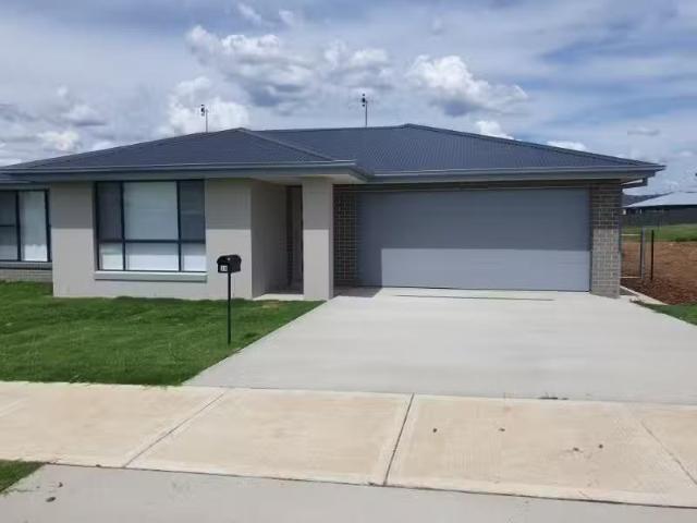 38 Kestral Street, TAMWORTH House for rent Listed by Wendy Sk.