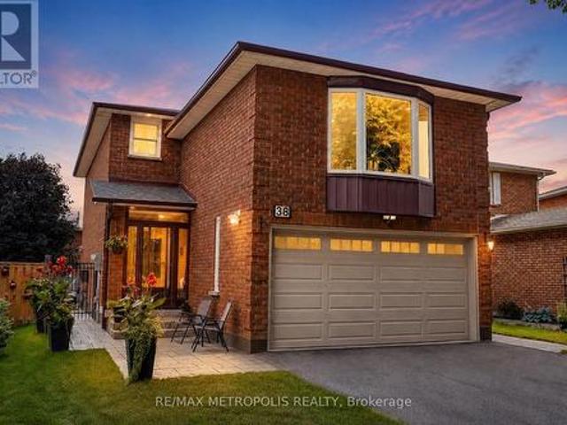 38 Langholm Court, Brampton, ON, L6Z 2X9 house for sale | Listing ID W13714 | Royal LePage