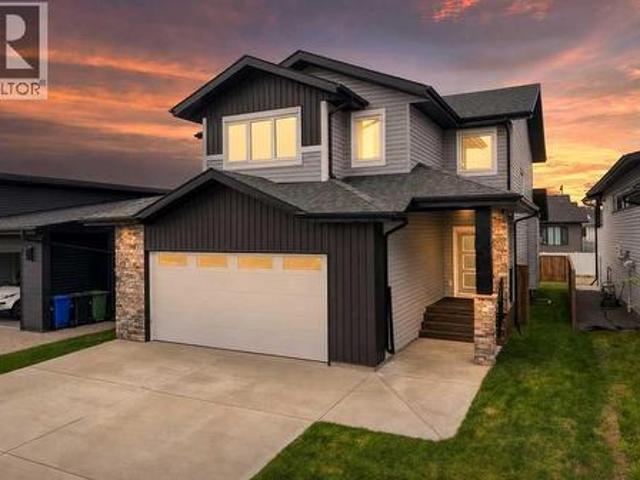 38 Lindman Avenue, Red Deer, AB, T4R 0S5 house for sale | Listing ID A2337 | Royal LePage