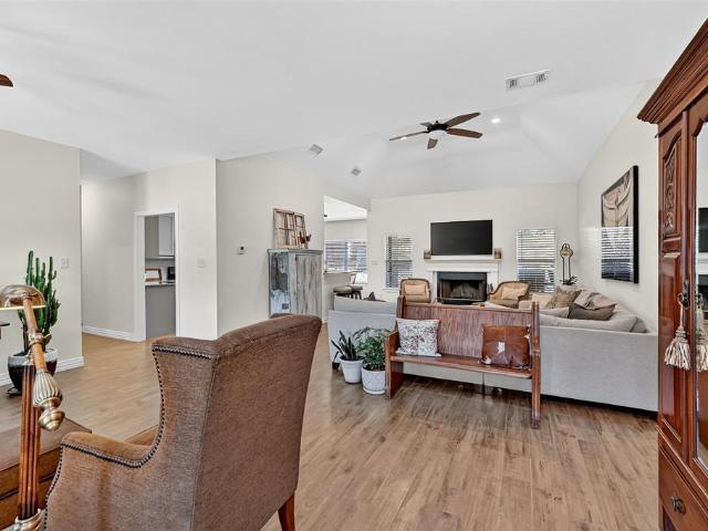 38 Lone Oak Blvd, Pottsboro, TX 75076 | MLS #21224