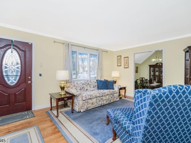 38 Longfellow Dr