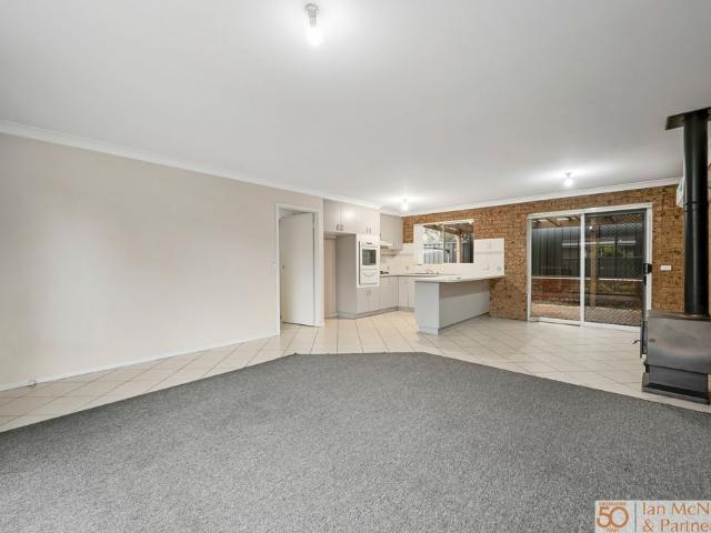 3/8 Mckeahnie Street, Queanbeyan NSW 2620 Townhouse For Rent | Domain
