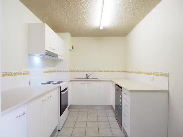 3/8 Moffatt Street, Scarborough, QLD 4020