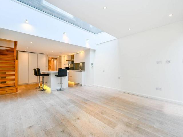 38 Mornington Crescent, London, NW1 7RB, United Kingdom | 4 bed townhouse for rent #140398921 | Rentberry