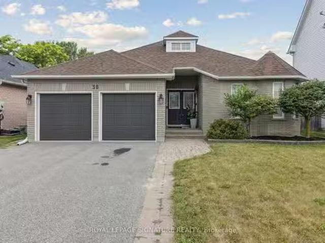 38 Royal Amber Crescent, East Gwillimbury, ON, L0G 1M0 house.