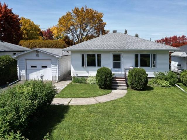 38 Rue Giguère, Laval Sainte Rose, QC, H7L 1G9 house for sale | Listing ID 23656 | Royal LePage