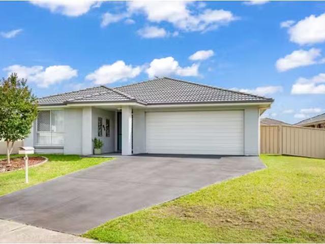 38 Sapphire Drive, Rutherford House for rent Listed by Kayley.