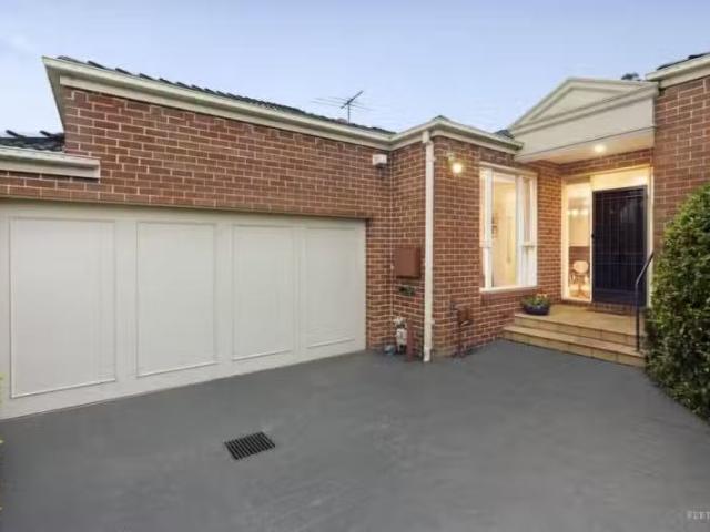 3/8 Severn Street, Balwyn North VIC 3104 Unit Auction
