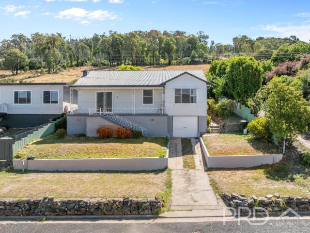 38 Sunnyside Avenue, BATLOW NSW 2730