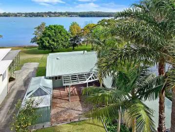 Brightwaters, Awaba - Fireplace, Parking