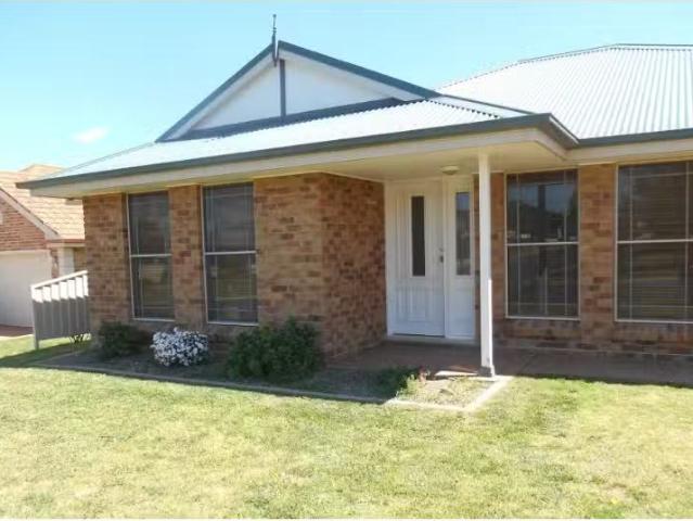 38B Roselawn Drive, Orange House for rent Listed by Jane Cook.