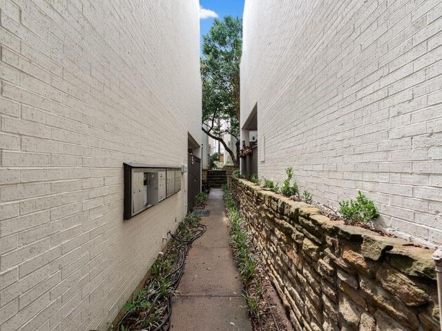 3906 Buena Vista Street # 18