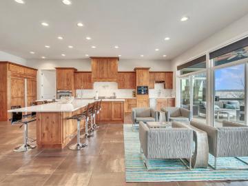 3907 Lakeshore Drive