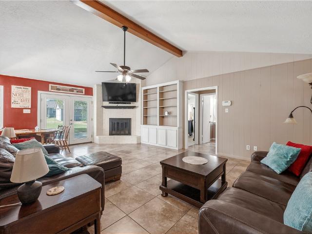 3902 Oak Bluff Circle