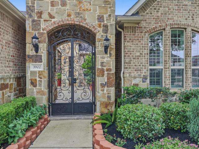 3902 Emery Heights Lane