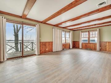 3903 Lakeshore Drive