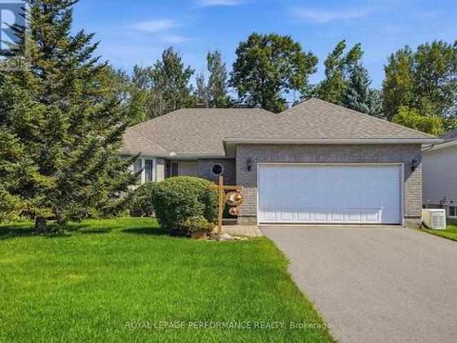 390 Albert Street, Hawkesbury, ON, K6A 3J8 house for sale | Listing ID X13675 | Royal LePage