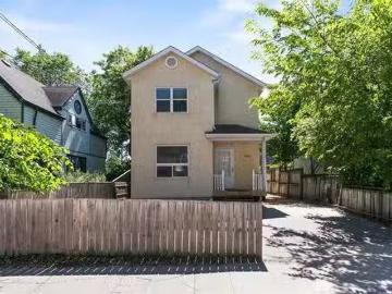 390 Alexander Avenue, Winnipeg, MB, R3A 0M7 house for sale.