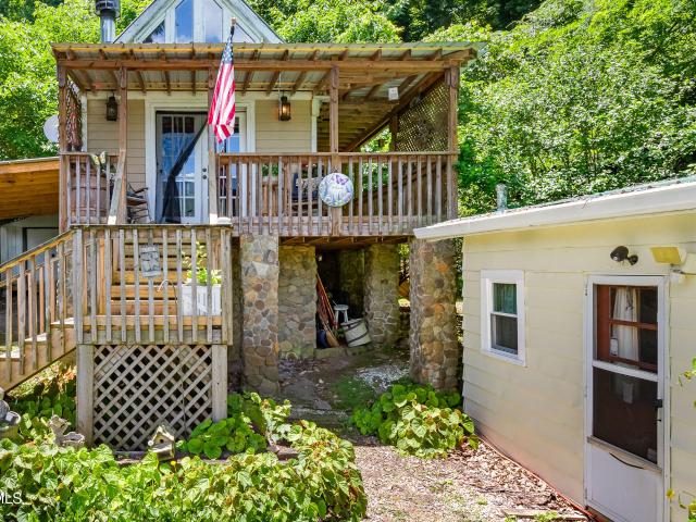 390 Aquone Road