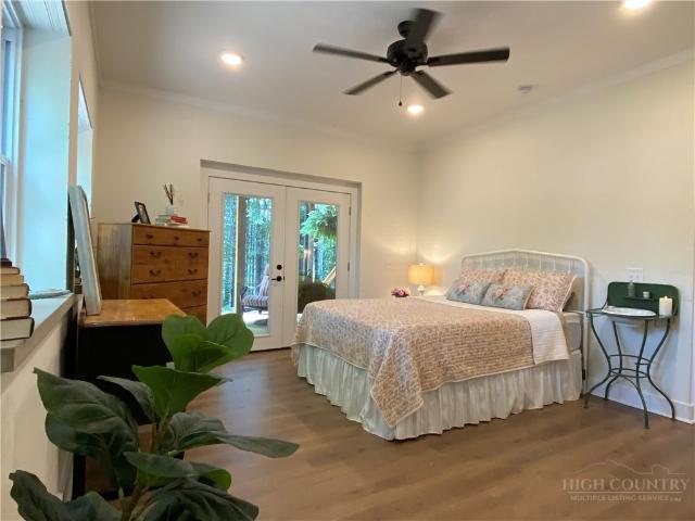 390 Greenview Drive